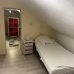 Spacious In 100 M² With Parking 5 Ppl 公寓 沙勒罗瓦