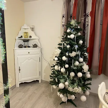 Spacious In 100 M² With Parking 5 Ppl Charleroi