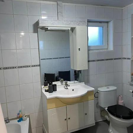 Spacious In 100 M² With Parking 5 Ppl *