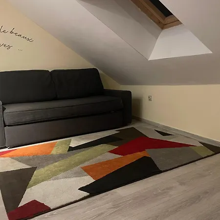 Spacious In 100 M² With Parking 5 Ppl شقة *