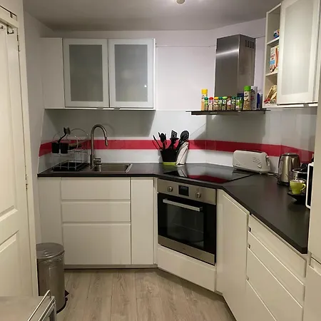 Apartment Spacious In 100 M² With Parking 5 Ppl Charleroi