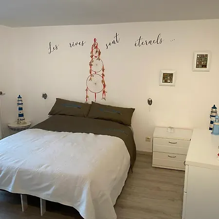 Spacious In 100 M² With Parking 5 Ppl Apartment