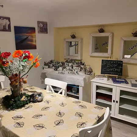 Spacious In 100 M² With Parking 5 Ppl شقة *