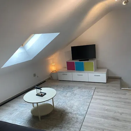 Spacious In 100 M² With Parking 5 Ppl شقة شارلروا