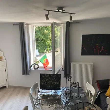 Διαμέρισμα Spacious In 100 M² With Parking 5 Ppl Σαρλρουά