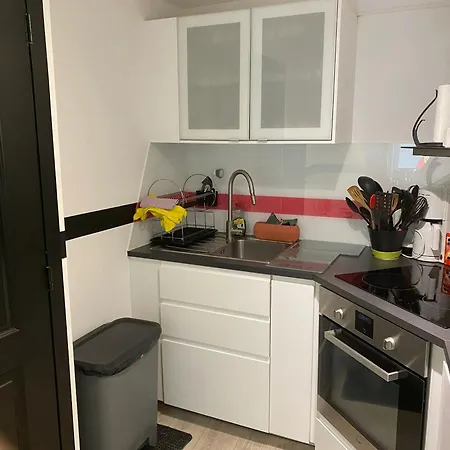 شقة Spacious In 100 M² With Parking 5 Ppl شارلروا