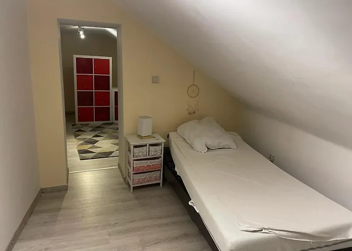 Spacious In 100 M² With Parking 5 Ppl Apartment Charleroi