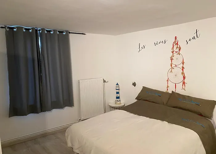 Spacious In 100 M² With Parking 5 Ppl Charleroi